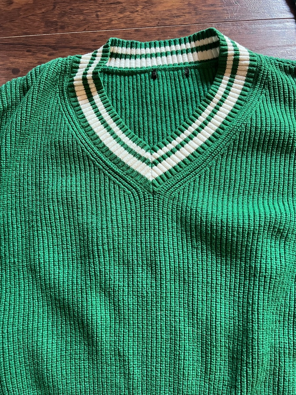 Preppy V-Neck Shaker Knit Golf Tennis Sweater Medium